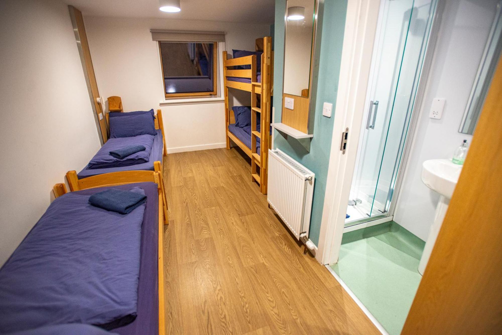 Glen Nevis Youth Hostel Φορτ Γουίλιαμ Εξωτερικό φωτογραφία A typical room at the hostel