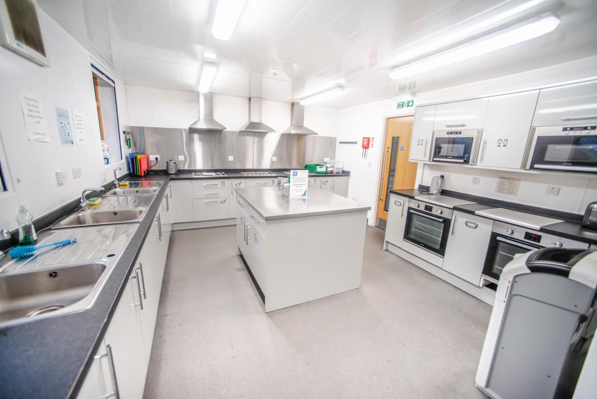 Glen Nevis Youth Hostel Φορτ Γουίλιαμ Εξωτερικό φωτογραφία The kitchen at the new school