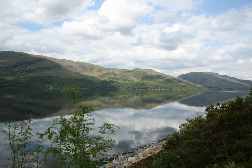 Glen Nevis Youth Hostel Φορτ Γουίλιαμ Εξωτερικό φωτογραφία The view from the A591